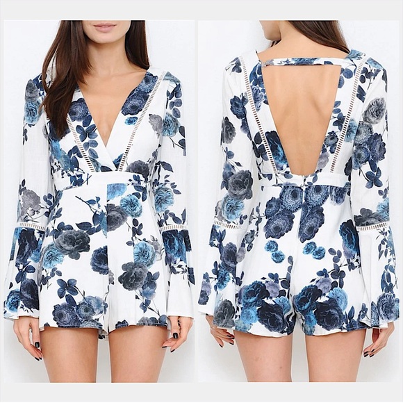 L'ATISTE Deep V-neck Bell sleeves Floral Romper Size S New with Tags - Picture 10 of 10